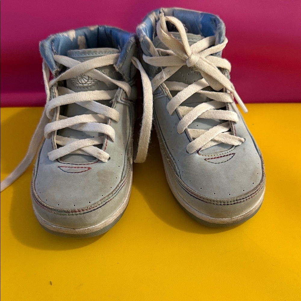 Air Jordan 2S Kids High-Top Sneakers - baby blue and White